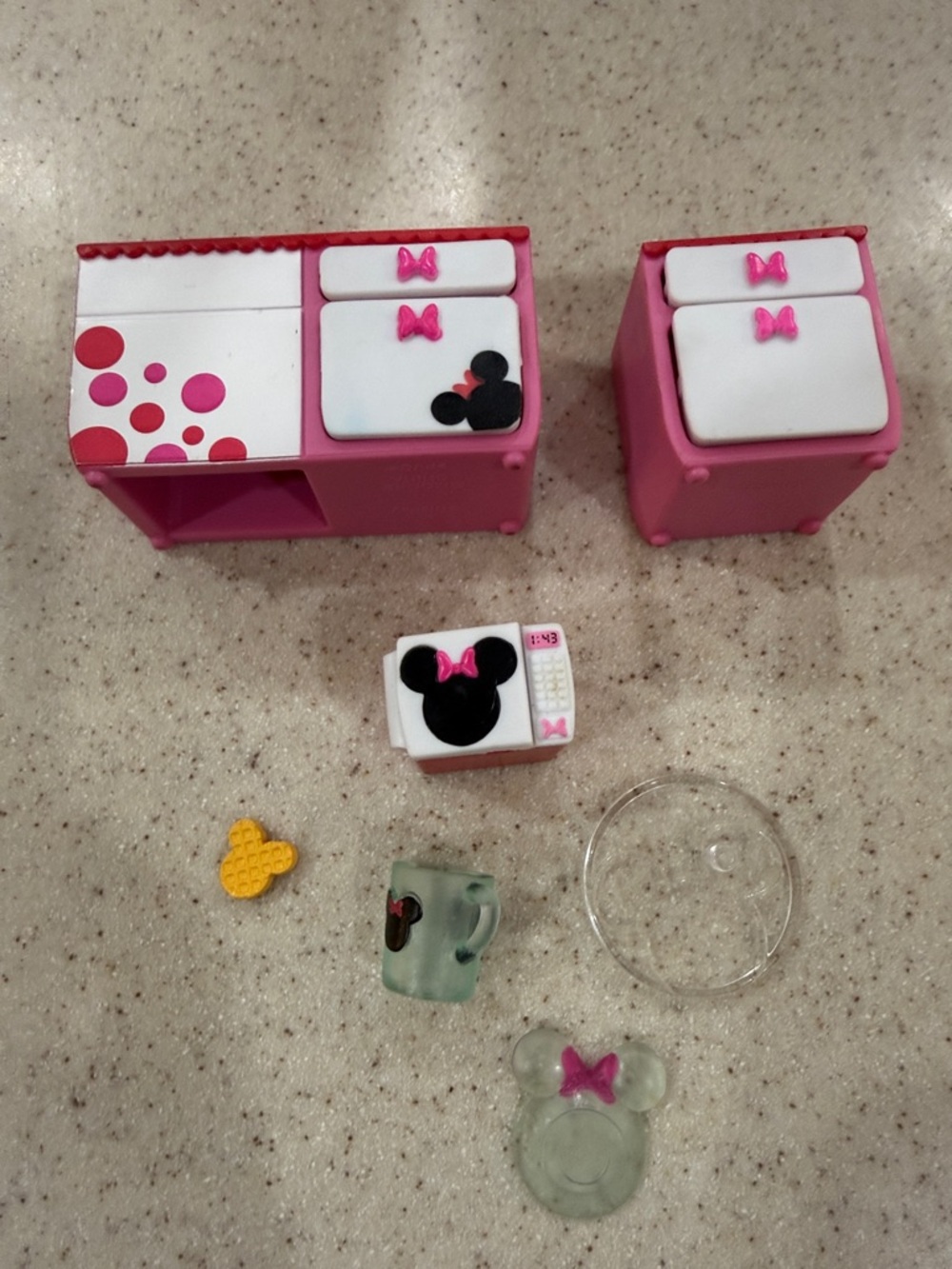 Disney Shopkins Moose Happy Places Minnie Mouse Waffle Kitchen And Belle Set - Picture 2 of 14